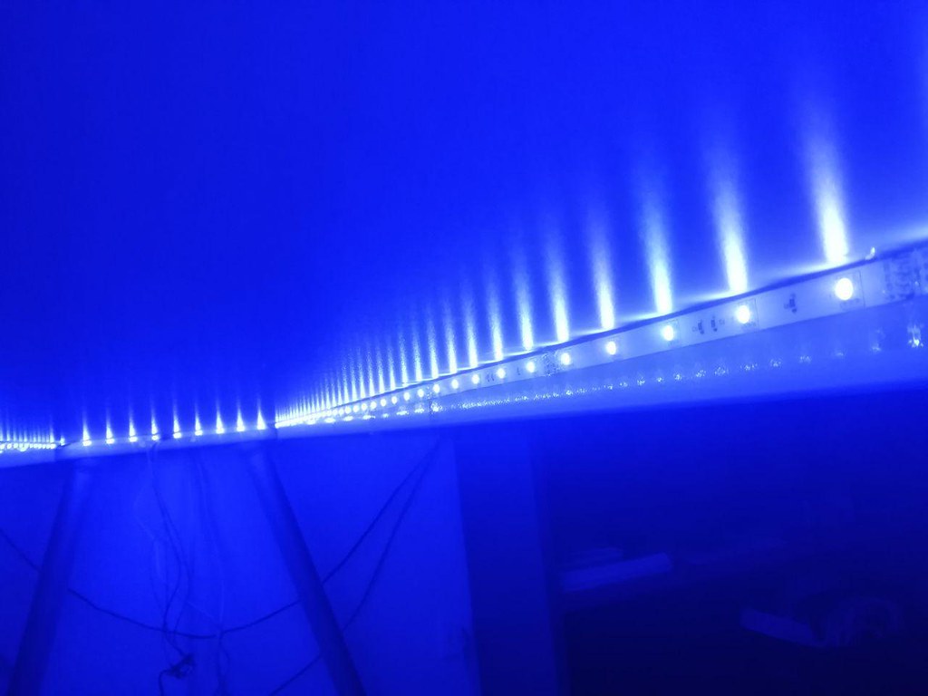 Светодиодная лента 12V RGB IP65 21.6 Вт/м: как выбрать и где применять
